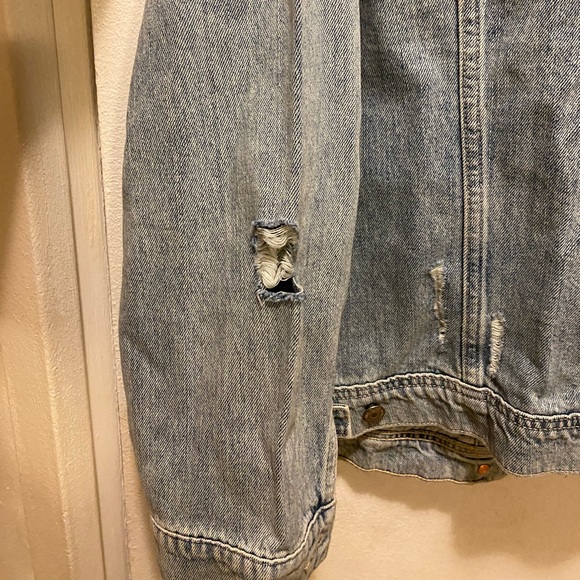 OLD NAVY DISTRESSED DENIM JACKET - Picture 2 of 5
